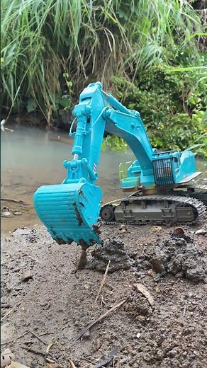 Rc excavator action digging and collecting sand in the river#rc #excavator #shortvideo #foryoupage