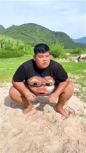 Does he look like king kong ? 🤣 #shorts