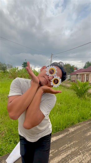 Papi shows off his flower eye glasses #trendingshorts