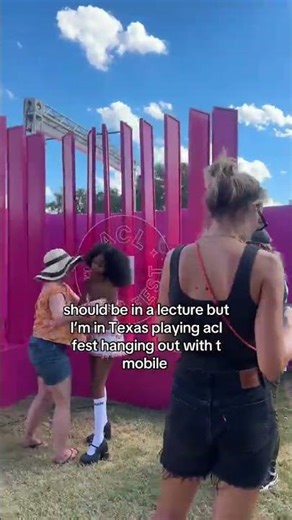 had the best time hanging with @T-Mobile backstage acl was a dream #tmobilepartner #ImFlowerOvlove