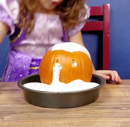296K views · 3.5K reactions | PUMPKIN SCIENCE: I love this unit- so developmentally appropriate for my kids! I'm always looking for interactive STEM activities. https://www.teacherspayteachers.com/Product/Pumpkin-Science-Activities-for-Kindergarten-first-grade-preschool-too-1495508 | Simply Kinder | Facebook