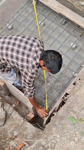 Check the base rod connection of a two-story building