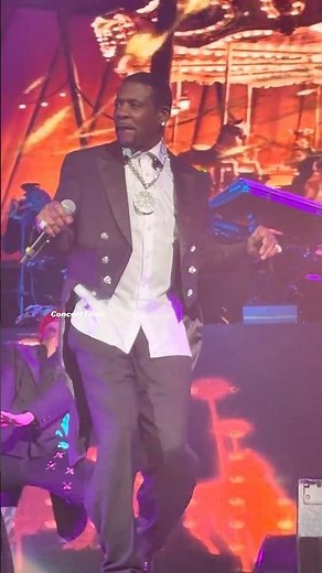 Keith Sweat performing “Merry Go Round” 🎠🎶 #rnbloverstour