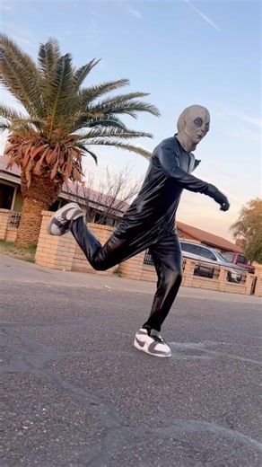 ALIEN FALL FROM THE SKY #jumpstyle #trending #dance