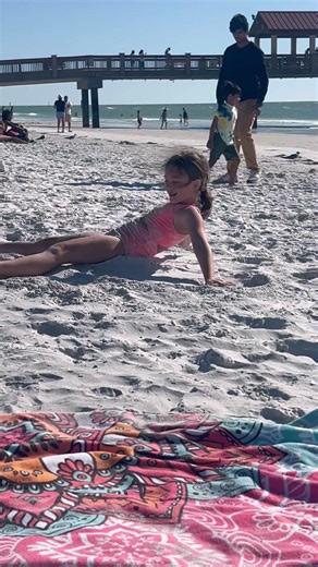 Sand angel! Summer fun 🤩 #kidsvideo #shortsvideo #cool #shortsfeed #beach