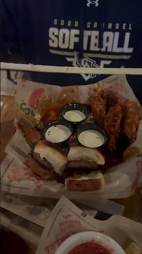 Epic Mozzarella Stick Cheese Pull at Chili’s – So Satisfying!