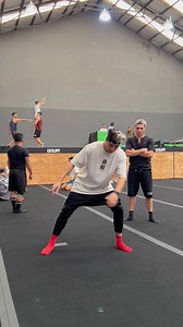 1.9M views · 25K reactions | FLARE TUTORIAL  el break dance no sería lo mismo si este truco  #powermoves #BREAKING #bboy #gymnastics | Alex Destreza | Facebook