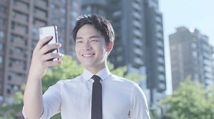 18 reactions | 操作好簡單!在官方帳號後台就能即時建立與發送電子優惠券 不管是引導潛在顧客成為你的LINE好友，或把人潮帶入店面、提升買氣都超有用❗ 全新升級的優惠券功能，更能產生專屬連結，讓你輕鬆在店面或線上等各種管道做曝光，大大提升行銷效益 看更多教學:https://bit.ly/2pTTcuE | LINE 商家報 | Facebook