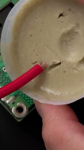 Apply solder paste makes easy soldering #solderingtips #solderpaste #solderingequipment #soldering