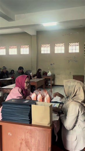 Maaf banyak banyak untuk anak anakku @VII-H NEDUJA💫 semoga untuk semster 2 bisa lebih baik lagi yaa. Cemangat🤏🏻