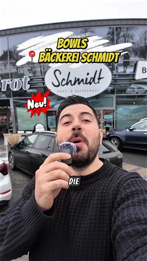 Umut | Der Tester on Instagram: "„Ein Cappuccino zum Mitnehmen“ 😂 An den Backdrive muss ich mich noch gewöhnen 🫣 Anzeige | Ab sofort könnt ihr in ausgewählten Filialen von @schmidt.baeckerei richtig leckere Bowls mit regionalen Zutaten genießen – perfekt für die Mittagspause oder to go 🥗✨ Montag bis Freitag erhältlich! Hier findet ihr die Bowls u. a.: 📍 Osnabrück, Hannoversche Str. 📍 Osnabrück Kaufland 📍 Bruchmühlen 📍 Lübbecke, Steubenstraße 35 (hier war ich) 📍 Minden 📍 Bünde Besonders 