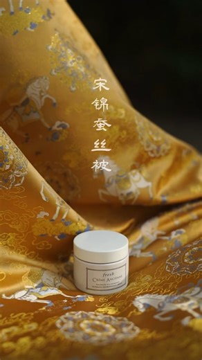 Scar_ASMR on Instagram: "Part=1 Cocoon to silk | Tredishtional Chinese Handicrafts #SilkMaking #SilkwormCocoon #SilkQuilt #TraditionalCraft #AncientProcess HandmadeSilk VillageLife RuralCraft ChineseCulture IntangibleCulturalHeritage SlowLiving NaturalProcess OldTradition CraftVideo VillageStyle ArtisanWork"