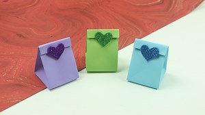 How To Make Easy Origami Box | Paper Gift Box | DIY Paper Gift Box Making Idea #giftbox #origamibox #papergiftbox #easypaperbox #box #paperbox #easypaperbox #origamipapergiftbox #diycutbox #easyorigamibox | Ezzy Crafts DIY