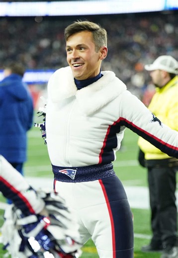 Having so much fun 🤪 #newenglandpatriots #nflcheerleader #patriotscheerleaders #nepc #nfl