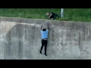 Video shows man dangling over then running across I 20 during police chase