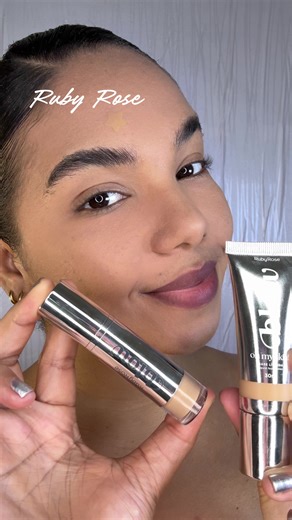 Testei a nova coleção da @Ruby Rose BR O corretivo tem cobertura leve e construível, não acumula e fica com cara de pele real. A base entrega cobertura média, textura leve e esse glow saudável que deixa a pele uniforme sem pesar 🤍 Perfeito pra quem ama um acabamento natural e confortável pro dia a dia. Agora quero saber de você: ✨ prefere pele glow ou mais matte? você encontra no Mercado Livre! ID: ANEDAN-LKGK @Mercado Livre #MeusFavsDoMercadoLivre #MercadoLivre #rubyrosemakeup #rubyroseblow #m