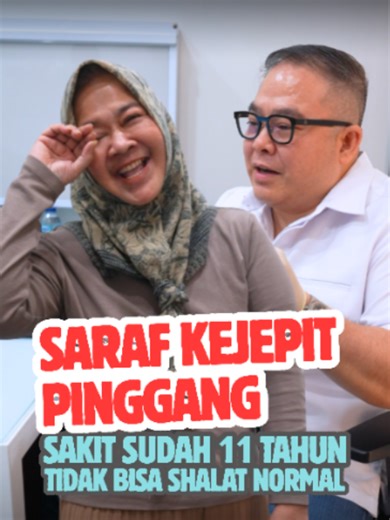 “Akhirnya saya bisa sholat lagi…” 🥹 Setelah 11 tahun menahan sakit, pasien yang sebelumnya merasakan tarikan dari bokong sampai ke betis hingga kesulitan melakukan gerakan sholat dengan normal, akhirnya bisa mencoba gerakan sholat dengan lebih nyaman ✨ Momen haru terasa saat pasien dan keluarga memberikan bunga sambil menangis bahagia, karena perubahan yang dirasakan setelah terapi di Jakarta Selatan Terapi untuk : Pengapuran / Osteoarthritis (OA) Migrain, vertigo Frozen Shoulder dll Jadwal Ter