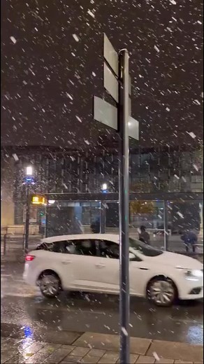 🔴 #Direct - 22h30 ❄️ Il neige à #Angers !!! 📸 Vidéo témoin © @mathis_drttt | Angers Info