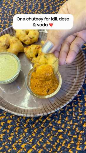 South Indian Style Chutney 🌿🥥Perfect with idli, dosa & medu vada ❤️ #spicychutney #ytshorts