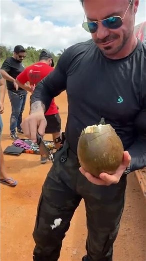 Renato Cariani vs Coco on the Trans-Amazonian Highway 🥥 Look at the ending…