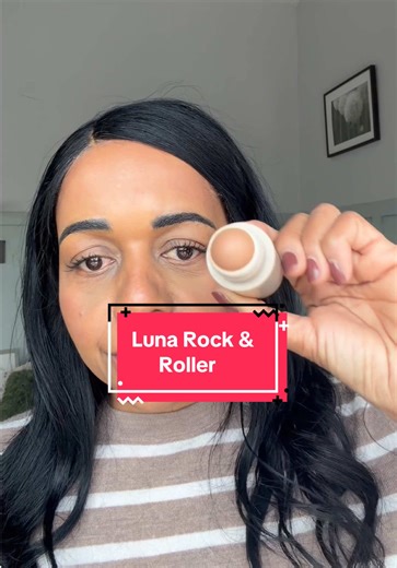 Mattify your skin without reapplying makeup. No mess, no layers, helps with shine control whenever you need it! #oilyskin #shinecontrol #makeuphacks #beautyfinds #skintools