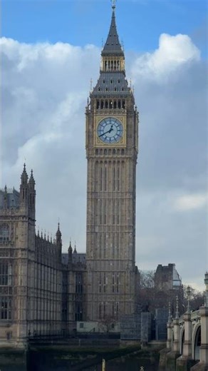 Big Ben looks best when you zoom in. #london #bigben #uk #beautiful #shorts
