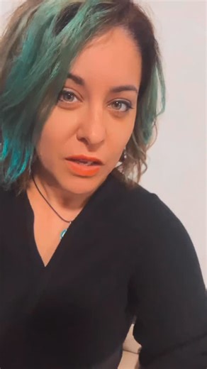 Peluqueria Gloria | 💥Un cambio de look totalmente personalizado. Nuestra clienta llegaba con una coloración demasiado oscura y una raíz blanca muy marcada.... | Instagram