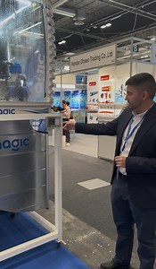 ¿Te preocupa la humedad? Desde la feria, te mostramos cómo nuestro panel de control regula y mantiene la humedad óptima. ¡Es tan simple como marcar el nivel que quieres y guardarlo! 😉 Di adiós a los problemas de humedad. #FeriaCR #climatizacion #refrigeracion #aireacondicionado #ventilacion #enfriamiento #refrigeración #aireacondicionado #humedad #IFEMA | Airmagic