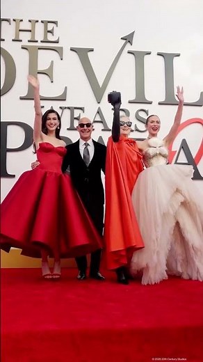 Il cast de "Il Diavolo Veste Prada 2" al suo arrivo all'anteprima mondiale a New York.