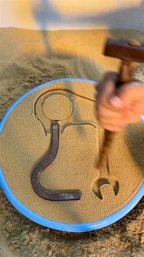 7.2K views · 21 reactions | ‏Satisfying and Relaxing Metal Sand #reelsvideoシ #satisfying #artwork #art #experiment | SoothingSouls | Facebook