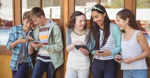 Interdiction du téléphone au collège: quel bilan pour l’expérimentation de la pause numérique, généralisée à la rentrée ?