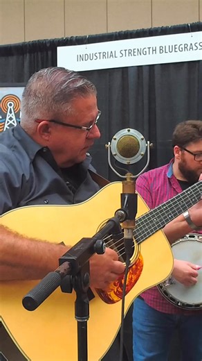 We’re always glad to see Kenny and Amanda Smith perform!! Here’s them performing and old Norman Blake tune🎶 | Real Roots Radio