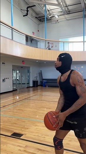 HOW TO THROW A ALLEY OOP - LOB OFF BACKBOARD IN BASKETBALL #basketball #howto #alleyoop