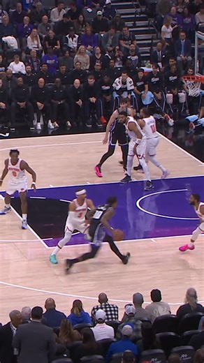 This Sacramento trio racks up 72 points to power the Kings to their third straight win! 🚀 DeMar DeRozan: 27 PTS, 6 REB, 5 AST Zach LaVine: 25 PTS, 5 REB, 5 3PM Precious Achiuwa: 20 PTS (season-high), 14 REB (season-high), 2 STL, 2 BLK | NBA