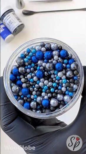 A Masterpiece in Buttercream: Elegant Blue & Black Cupcakes 🧁