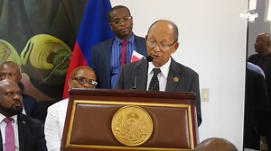 Cérémonie d’installation de S.E.M Leslie Voltaire à la Présidence du Conseil Présidentiel de Transition Le Conseiller-Président Leslie Voltaire a été investi dans ses fonctions en tant que Président du Conseil Présidentiel de Transition (CPT) ce lundi 7 octobre 2024, à la Villa d’Accueil. Il succède à Monsieur Edgard Leblanc Fils et assurera la direction de l'équipe de transition jusqu’au 7 mars 2025, conformément à la résolution modifiant celle du 7 mai 2024 relative à la prise des grandes déci
