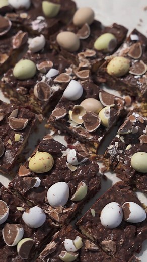 84 reactions |  CHOCOLATE TIFFIN  Learn how to make Chocolate Tiffin! A lovely sweet treat to get your in the mood for the long bank holiday this month. It's perfectly gluten free, of course.  Get the recipe  freee-foods.co.uk/recipes/gluten-free-chocolate-tiffin/ #glutenfree #coeliac #glutenfreerecipes #glutenfreefood #freeefoods #glutenfreelife #glutenfreebaking #glutenfreeuk #glutenfreelife #glutenfreefoods | FREEE | Facebook