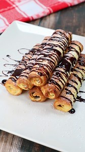 FRENCH TOAST ALLA NUTELLA IN FRIGGITRICE AD ARIA 🍫 Sono SPAZIALI 🥹 si preparano in 5 minuti e sono SENZA burro e olio ❌ quindi ancora più leggeri 😍 🤎 Salva la ricetta per non perderla e segui @friggitrice_ad_aria INGREDIENTI: 6 fette di pane bianco (io senza crosta) 150 g Nutella o altra crema spalmabile 1 uovo 3 cucchiai latte o di soia 1 pizzico sale Zucchero a velo qb Per la cremina 🍫 10 g cacao amaro 20 g acqua Dolcificante qb Appiattisci il pane con il mattarello, stendi sopra la nutel