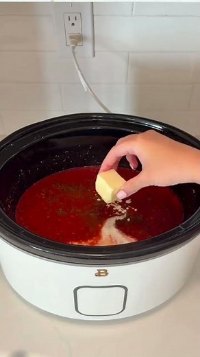 Crock Pot Panera Tomato Soup - So Easy & Creamy!
