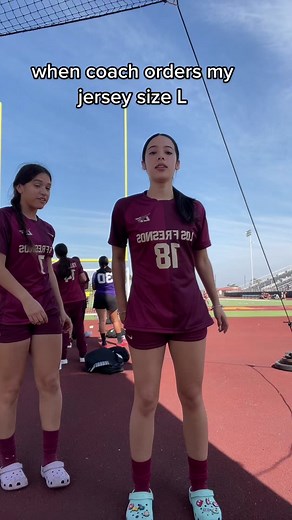 now my shirt fills up w air when theres wind 😢😢💔💔