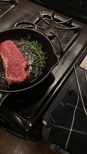 Red meat gets blamed for everything… Meanwhile ultra processed foods get a free pass. 👀 Seed oils. E-numbers. Artificial additives. Highly processed “food” with ingredient lists longer than your arm. But somehow the food nature actually produced is the problem? Let’s stop pointing the finger at whole foods and start questioning what’s been ultra processed, stripped back, and rebuilt in a factory. Real food isn’t the enemy. Ultra processing is. 🥩🌱 | MuscleFood