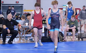 有两大波僵尸向你走来！Reece Daniels [红] vs. Tristan Rodriguez [蓝] (132磅) | 美国青少年摔跤比赛