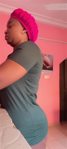 Eeeeeh la pauvre. Elle dit que même dans le ventre de sa mère c’est elle qui balais la cour et on lui donne pas à manger 🤧🤧#viralvideotiktok #viral_video #viral_video_tiktok