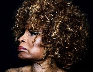 15 músicas que representam o poder e as lutas diárias das mulheres | TMDQA!