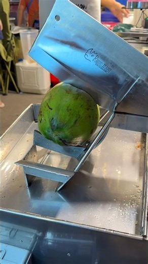 The merchant said that the workload has become much lighter since having this machine. #streetfood