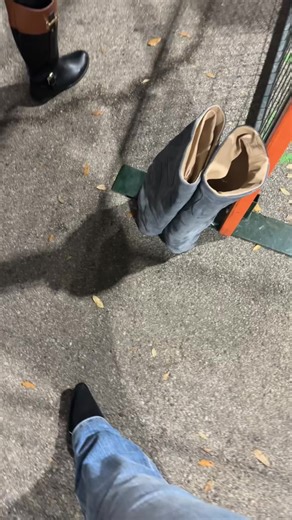 She looked hella good tho 🤷🏼‍♀️😂😂. #houstonrodeo #houstontx #boots #cowgirlboots #bunb #houstonlivestockshowandrodeo #fyp