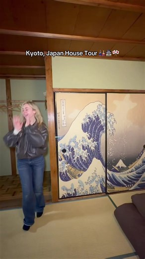 Kyoto house tour in Japan! 🌸🎌🍣🎎 today I’m staying in a traditional machiya which is an old style Japanese house in Kyoto 🥹❤️ look how pretty it is! #japan #housetour #kyoto #japantok #travel