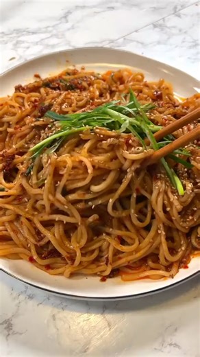 How to make classic garlic noodles at home