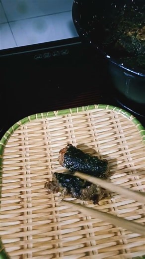 맛있고 영양가 있는 다진 살코기 돼지고기 패티를 베텔 잎으로 만들었습니다. #clean pork products