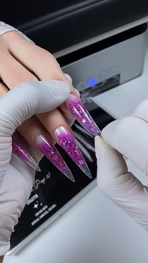 Dual forms are such a blessing in my life! Here’s some crispy asmr pops that I can’t get enough of 💕 Also, a reminder to book your next holiday set as my December appts before Xmas are booking up. Link in bio! | Nail Craft Cult
